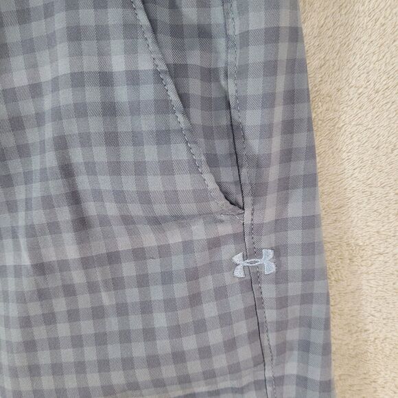 MEN Under Armour Logo Gingham Gray Check Golf Polyester Shorts Stretchy Sz 32 - Picture 2 of 12